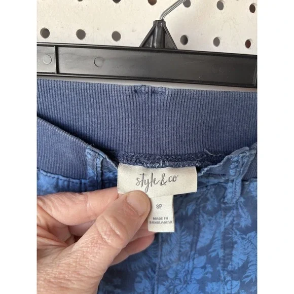 Style & Co Women's 8P Blue Floral Cotton Blend Capri Pants Cinch Leg - Picture 5 of 7